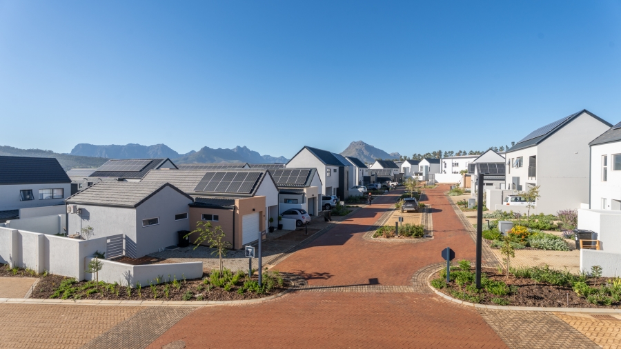 To Let 3 Bedroom Property for Rent in Newinbosch Western Cape